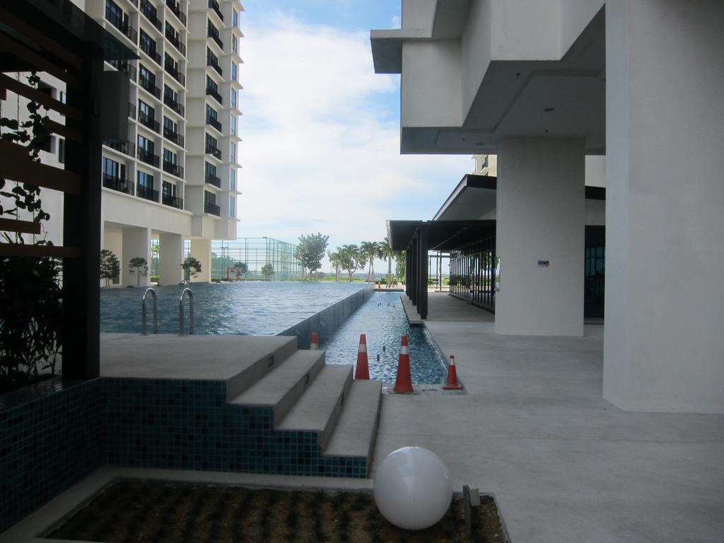 Setia Inn Suites Service Residence Сетия-Алам Экстерьер фото